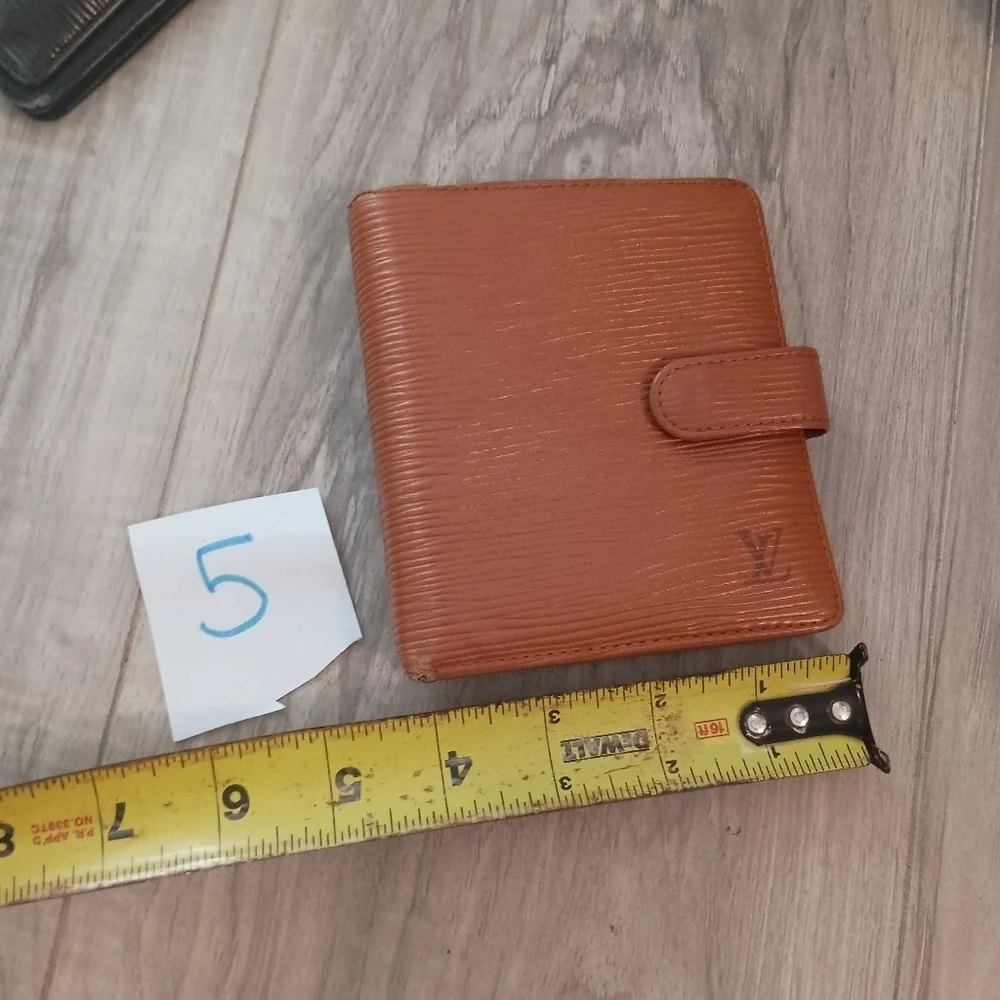 Louis Vuitton CHESNUT BIFOLD W/ Clasp